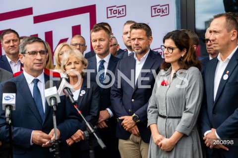  31.08.2023 GDANSK<br />
KONFERENCJA RUCH SAMORZADOWY TAK DLA POLSKI W GDANSKU<br />
N/Z RYSZARD SWILSKI RAFAL TRZASKOWSKI ALEKSANDRA DULKIEWICZ<br />
 