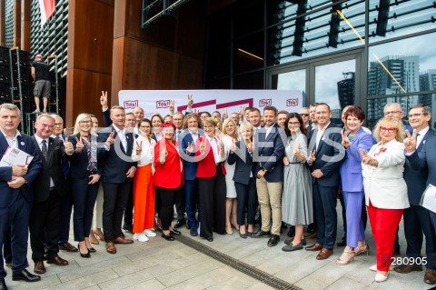  31.08.2023 GDANSK<br />
KONFERENCJA RUCH SAMORZADOWY TAK DLA POLSKI W GDANSKU<br />
N/Z ZDJECIE GRUPOWE JACEK KARNOWSKI RAFAL TRZASKOWSKI ALEKSANDRA DULKIEWICZ<br />
 