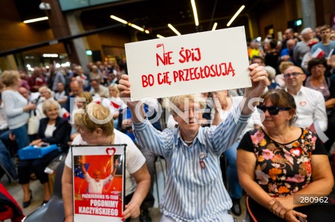  31.08.2023 GDANSK<br />
WIEC DONALDA TUSKA W EUROPEJSKIM CENTRUM SOLIDARNOSCI W GDANSKU<br />
N/Z KOBIETA TRANSPARENT NIE SPIJ BO CIE PRZEGLOSUJA<br />
 