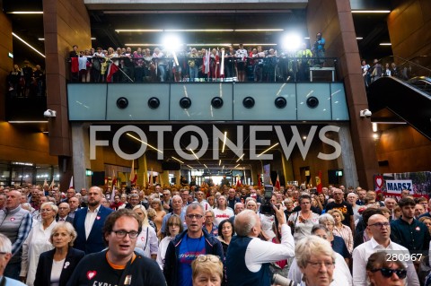  31.08.2023 GDANSK<br />
WIEC DONALDA TUSKA W EUROPEJSKIM CENTRUM SOLIDARNOSCI W GDANSKU<br />
N/Z TLUM ZEBRANY NA WIECU W ECS<br />
 