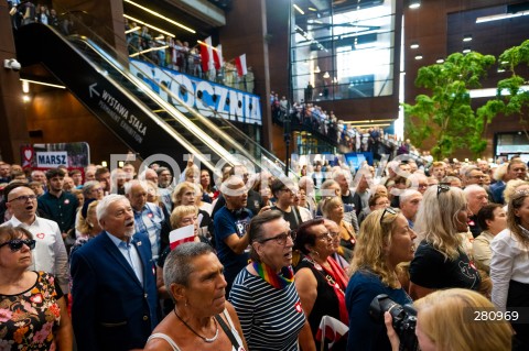  31.08.2023 GDANSK<br />
WIEC DONALDA TUSKA W EUROPEJSKIM CENTRUM SOLIDARNOSCI W GDANSKU<br />
N/Z TLUM ZEBRANY NA WIECU W ECS<br />
 