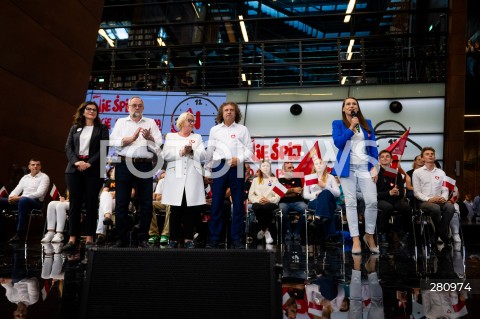  31.08.2023 GDANSK<br />
WIEC DONALDA TUSKA W EUROPEJSKIM CENTRUM SOLIDARNOSCI W GDANSKU<br />
N/Z JACEK KARNOWSKI AGNIESZKA POMASKA PIOTR ADAMOWICZ HENRYKA STRYCHARSKA KRZYWONOS ALEKSANDRA DULKIEWICZ<br />
 