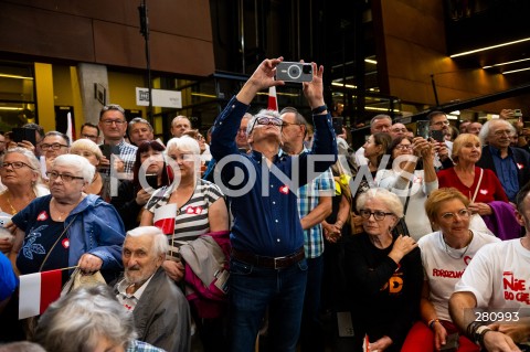  31.08.2023 GDANSK<br />
WIEC DONALDA TUSKA W EUROPEJSKIM CENTRUM SOLIDARNOSCI W GDANSKU<br />
N/Z TLUM ZEBRANY NA WIECU W ECS<br />
 