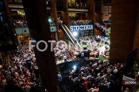  31.08.2023 GDANSK<br />
WIEC DONALDA TUSKA W EUROPEJSKIM CENTRUM SOLIDARNOSCI W GDANSKU<br />
N/Z TLUM ZEBRANY NA WIECU W ECS DONALD TUSK<br />
 