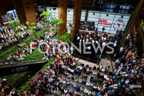  31.08.2023 GDANSK<br />
WIEC DONALDA TUSKA W EUROPEJSKIM CENTRUM SOLIDARNOSCI W GDANSKU<br />
N/Z TLUM ZEBRANY NA WIECU W ECS DONALD TUSK<br />
 