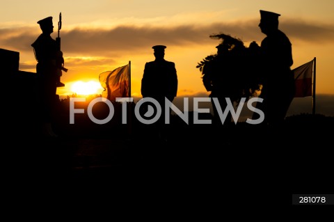  01.09.2023 GDANSK<br />
OBCHODY 84. ROCZNICY WYBUCHU II WOJNY SWIATOWEJ NA WESTERPLATTE<br />
N/Z POMNIK OBRONCOW WYBRZEZA WESTERPLATTE SKLADANIE WIENCOW ZOLNIERZE MARYNARKA WOJENNA<br />
 