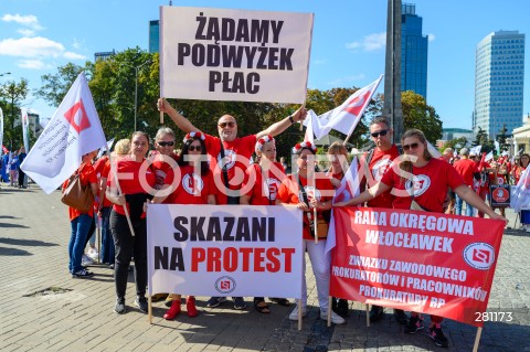 Protest pracowników sektora finansów publicznych w Warszawie