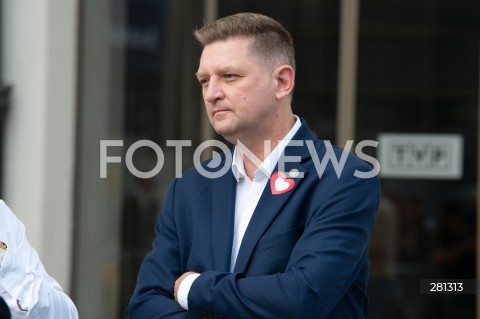  19.09.2023 WARSZAWA<br />
OSWIADCZENIE DONALDA TUSKA PRZED BUDYNKIEM TELEWIZJI PUBLICZNEJ TVP <br />
N/Z ANDRZEJ ROZENEK<br />
FOT. MARCIN BANASZKIEWICZ/FOTONEWS  