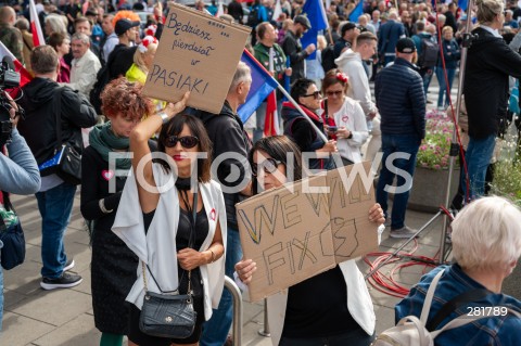  01.10.2023 WARSZAWA<br />
MARSZ MILIONA SERC<br />
N/Z UCZESTNICY MARSZU<br />
FOT. MARCIN BANASZKIEWICZ/FOTONEWS  