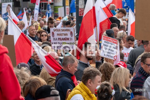  01.10.2023 WARSZAWA<br />
MARSZ MILIONA SERC<br />
N/Z UCZESTNICY MARSZU<br />
FOT. MARCIN BANASZKIEWICZ/FOTONEWS  