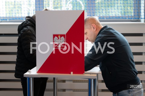  15.10.2023 WARSZAWA<br />
WYBORY PARLAMENTARNE 2023 <br />
N/Z LOKAL WYBORCZY<br />
FOT. MARCIN BANASZKIEWICZ/FOTONEWS  