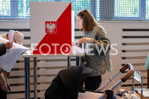  15.10.2023 WARSZAWA<br />
WYBORY PARLAMENTARNE 2023 <br />
N/Z LOKAL WYBORCZY<br />
FOT. MARCIN BANASZKIEWICZ/FOTONEWS  