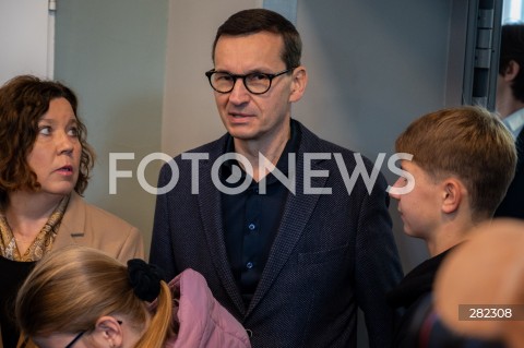  15.10.2023 WARSZAWA<br />
WYBORY PARLAMENTARNE 2023 <br />
N/Z PREMIER MATEUSZ MORAWIECKI Z RODZINA<br />
FOT. MARCIN BANASZKIEWICZ/FOTONEWS  