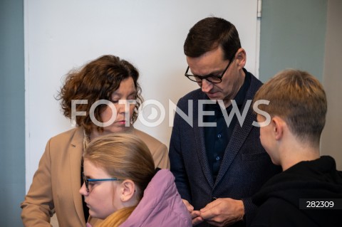  15.10.2023 WARSZAWA<br />
WYBORY PARLAMENTARNE 2023 <br />
N/Z PREMIER MATEUSZ MORAWIECKI Z RODZINA<br />
FOT. MARCIN BANASZKIEWICZ/FOTONEWS  