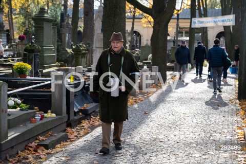  01.11.2023 WARSZAWA<br />
DZIEN WSZYSTKICH SWIETYCH <br />
N/Z KWESTA NA CMENTARZU POWAZKOWSKIM<br />
FOT. MARCIN BANASZKIEWICZ/FOTONEWS  