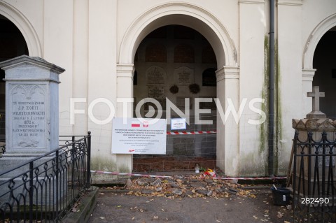  01.11.2023 WARSZAWA<br />
DZIEN WSZYSTKICH SWIETYCH <br />
N/Z CMENTARZ POWAZKOWSKI REMONT KATAKUMBY<br />
FOT. MARCIN BANASZKIEWICZ/FOTONEWS  