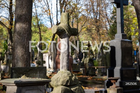  01.11.2023 WARSZAWA<br />
DZIEN WSZYSTKICH SWIETYCH <br />
N/Z CMENTARZ POWAZKOWSKI<br />
FOT. MARCIN BANASZKIEWICZ/FOTONEWS  