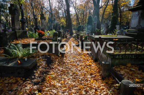  01.11.2023 WARSZAWA<br />
DZIEN WSZYSTKICH SWIETYCH <br />
N/Z CMENTARZ POWAZKOWSKI<br />
FOT. MARCIN BANASZKIEWICZ/FOTONEWS  