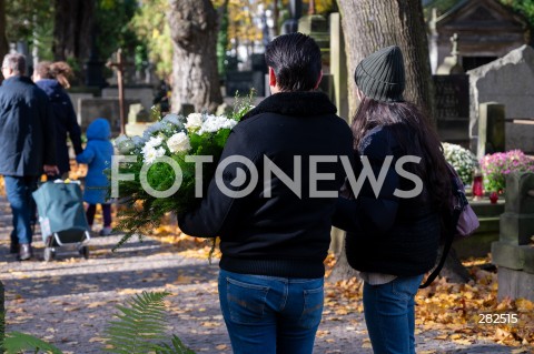  01.11.2023 WARSZAWA<br />
DZIEN WSZYSTKICH SWIETYCH <br />
N/Z CMENTARZ POWAZKOWSKI<br />
FOT. MARCIN BANASZKIEWICZ/FOTONEWS  