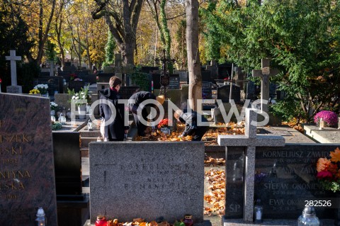  01.11.2023 WARSZAWA<br />
DZIEN WSZYSTKICH SWIETYCH <br />
N/Z CMENTARZ POWAZKOWSKI<br />
FOT. MARCIN BANASZKIEWICZ/FOTONEWS  