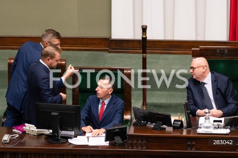  28.11.2023 WARSZAWA SEJM <br />
POSIEDZENIE SEJMU <br />
N/Z MARCIN WARCHOL JACEK OZDOBA PIOTR ZGORZELSKI<br />
FOT. MARCIN BANASZKIEWICZ/FOTONEWS 