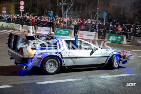  02.12.2023 WARSZAWA<br />
61. RAJD BARBORKA 2023<br />
KRYTERIUM KAROWA<br />
N/Z DELOREAN PRZEJAZD POKAZOWY<br />
FOT. MARCIN BANASZKIEWICZ/FOTONEWS  