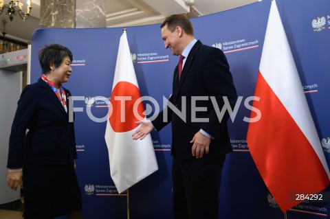  08.01.2024 WARSZAWA<br />
OSWIADCZENIE PRASOWE MINISTROW SPRAW ZAGRANICZNYCH POLSKI I JAPONII <br />
N/Z MINISTER SPRAW ZAGRANICZNYCH JAPONII YOKO KAMIKAWA MINISTER SPRAW ZAGRANICZNYCH POLSKI RADOSLAW SIKORSKI<br />
 