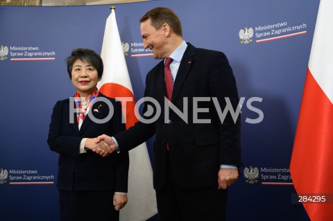  08.01.2024 WARSZAWA<br />
OSWIADCZENIE PRASOWE MINISTROW SPRAW ZAGRANICZNYCH POLSKI I JAPONII <br />
N/Z MINISTER SPRAW ZAGRANICZNYCH JAPONII YOKO KAMIKAWA MINISTER SPRAW ZAGRANICZNYCH POLSKI RADOSLAW SIKORSKI<br />
 