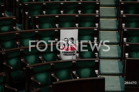  18.01.2024 WARSZAWA SEJM <br />
POSIEDZENIE SEJMU RP<br />
N/Z TABLICA SOLIDARNI Z KAMINSKIM I WASIKIEM<br />
FOT. MARCIN BANASZKIEWICZ/FOTONEWS  