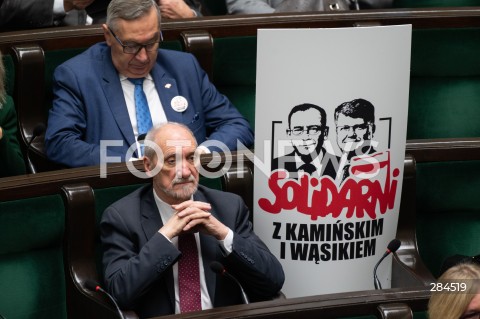  18.01.2024 WARSZAWA SEJM <br />
POSIEDZENIE SEJMU RP<br />
N/Z ANTONI MACIEREWICZ TABLICA<br />
FOT. MARCIN BANASZKIEWICZ/FOTONEWS  