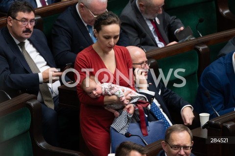  18.01.2024 WARSZAWA SEJM <br />
POSIEDZENIE SEJMU RP<br />
N/Z KARINA BOSAK Z DZIECKIEM<br />
FOT. MARCIN BANASZKIEWICZ/FOTONEWS  