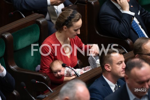  18.01.2024 WARSZAWA SEJM <br />
POSIEDZENIE SEJMU RP<br />
N/Z KARINA BOSAK Z DZIECKIEM<br />
FOT. MARCIN BANASZKIEWICZ/FOTONEWS  