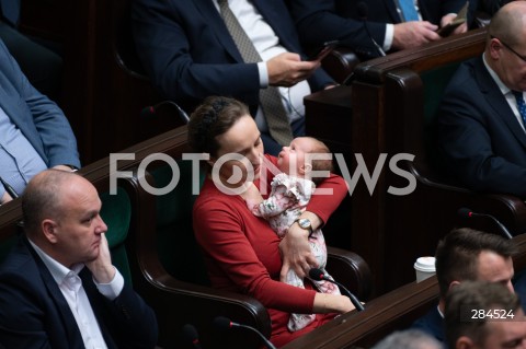  18.01.2024 WARSZAWA SEJM <br />
POSIEDZENIE SEJMU RP<br />
N/Z KARINA BOSAK Z DZIECKIEM<br />
FOT. MARCIN BANASZKIEWICZ/FOTONEWS  