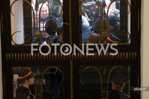  07.02.2024 WARSZAWA SEJM <br />
5. POSIEDZENIE SEJMU RP<br />
N/Z POSLOWIE PIS PRZED WEJSCIEM DO SEJMU<br />
FOT. MARCIN BANASZKIEWICZ/FOTONEWS  