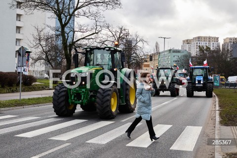  20.20.2024 GDANSK<br />
PROTEST ROLNIKOW W PRZECIWKO ZIELONEMU LADOWI<br />
N/Z TRAKTORY BLOKUJACE ULICE<br />
 