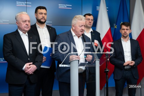  25.02.2024 WARSZAWA<br />
KONFERENCJA PRASOWA W MINISTERSTWIE ROLNICTWA I ROZWOJU WSI<br />
N/Z JACEK CZERNIAK ADAM NOWAK CZESLAW SIEKIERSKI STEFAN KRAJEWSKI MICHAL KOLODZIEJCZAK<br />
FOT. MARCIN BANASZKIEWICZ/FOTONEWS  