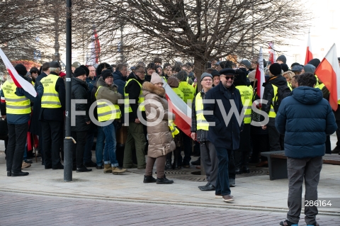  10.03.2024 WARSZAWA<br />
OBCHODY MIESIECZNICY SMOLENSKIEJ<br />
N/Z SLUZBA PORZADKOWA MARSZU<br />
FOT. MARCIN BANASZKIEWICZ/FOTONEWS  