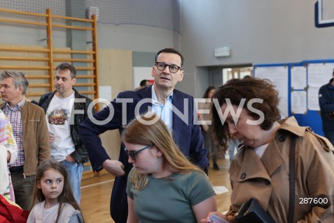  07.04.2024 WARSZAWA<br />
UDZIAL MATEUSZA MORAWIECKIEGO W WYBORACH SAMORZADOWYCH 2024<br />
N/Z MATEUSZ MORAWIECKI IWONA MORAWIECKA<br />
FOT. ANTONI BYSZEWSKI/FOTONEWS 