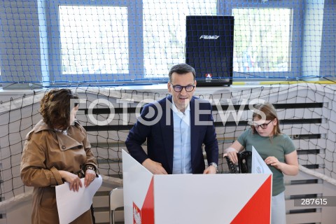  07.04.2024 WARSZAWA<br />
UDZIAL MATEUSZA MORAWIECKIEGO W WYBORACH SAMORZADOWYCH 2024<br />
N/Z MATEUSZ MORAWIECKI IWONA MORAWIECKA<br />
FOT. ANTONI BYSZEWSKI/FOTONEWS 