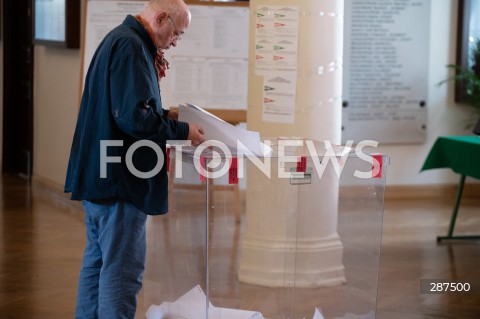  07.04.2024 WARSZAWA<br />
WYBORY SAMORZADOWE 2024<br />
N/Z KOMISJA WYBORCZA GLOSOWANIE<br />
FOT. MARCIN BANASZKIEWICZ/FOTONEWS  