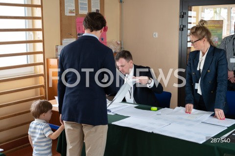  07.04.2024 WARSZAWA<br />
WYBORY SAMORZADOWE 2024<br />
N/Z KRZYSZTOF BOSAK ODDAJE GLOS<br />
FOT. MARCIN BANASZKIEWICZ/FOTONEWS  