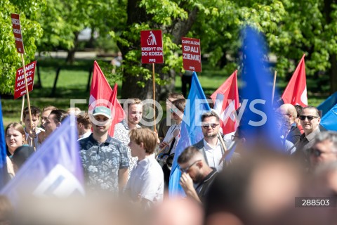  01.05.2024 WARSZAWA<br />
MARSZ LEWICY I OPZZ Z OKAZJI SWIETA PRACY<br />
NIECH SIE SWIECI 1 MAJA<br />
N/Z UCZESTNICY MARSZU<br />
FOT. MARCIN BANASZKIEWICZ/FOTONEWS  