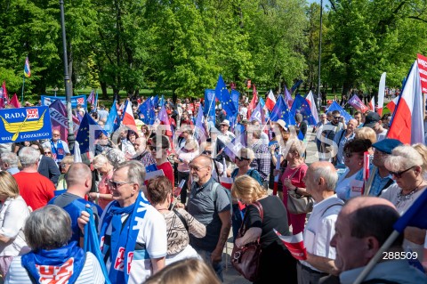  01.05.2024 WARSZAWA<br />
MARSZ LEWICY I OPZZ Z OKAZJI SWIETA PRACY<br />
NIECH SIE SWIECI 1 MAJA<br />
N/Z UCZESTNICY MARSZU<br />
FOT. MARCIN BANASZKIEWICZ/FOTONEWS  