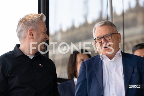  01.05.2024 WARSZAWA<br />
MARSZ LEWICY I OPZZ Z OKAZJI SWIETA PRACY<br />
NIECH SIE SWIECI 1 MAJA<br />
N/Z ROBERT BIEDRON NICOLAS SCHMIT<br />
FOT. MARCIN BANASZKIEWICZ/FOTONEWS  