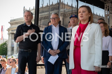  01.05.2024 WARSZAWA<br />
MARSZ LEWICY I OPZZ Z OKAZJI SWIETA PRACY<br />
NIECH SIE SWIECI 1 MAJA<br />
N/Z ROBERT BIEDRON NICOLAS SCHMIT PAULINA PIECHNA WIECKIEWICZ<br />
FOT. MARCIN BANASZKIEWICZ/FOTONEWS  