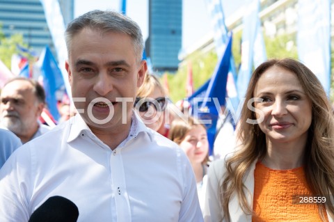  01.05.2024 WARSZAWA<br />
MARSZ LEWICY Z OKAZJI SWIETA PRACY<br />
NIECH SIE SWIECI 1 MAJA<br />
N/Z KRZYSZTOF GAWKOWSKI AGNIESZKA DZIEMIANOWICZ BAK<br />
FOT. MARCIN BANASZKIEWICZ/FOTONEWS  