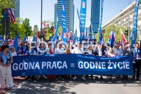  01.05.2024 WARSZAWA<br />
MARSZ LEWICY I OPZZ Z OKAZJI SWIETA PRACY<br />
NIECH SIE SWIECI 1 MAJA<br />
N/Z MARSZ BANER GODNA PRACA GODNE ZYCIE<br />
FOT. MARCIN BANASZKIEWICZ/FOTONEWS  