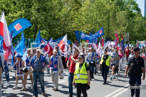  01.05.2024 WARSZAWA<br />
MARSZ LEWICY I OPZZ Z OKAZJI SWIETA PRACY<br />
NIECH SIE SWIECI 1 MAJA<br />
N/Z UCZESTNICY MARSZU<br />
FOT. MARCIN BANASZKIEWICZ/FOTONEWS  