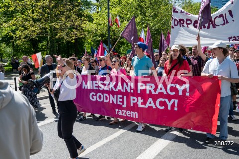  01.05.2024 WARSZAWA<br />
MARSZ LEWICY I OPZZ Z OKAZJI SWIETA PRACY<br />
NIECH SIE SWIECI 1 MAJA<br />
N/Z UCZESTNICY MARSZU<br />
FOT. MARCIN BANASZKIEWICZ/FOTONEWS  