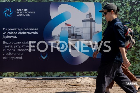  02.05.2024 SLAJSZEWO<br />
OKOLICE BUDOWY ELEKTROWNI JADROWEJ W SLAJSZEWIE<br />
N/Z WIDOK MIEJSCA WYCINKI LASU POD BUDOWE ELEKTROWNI JADROWEJ W SLAJSZEWIE LOGO POLSKIE ELEKTROWNIE JADROWE<br />
 